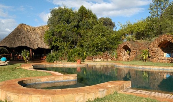 laragai-house-pool-738x397_599